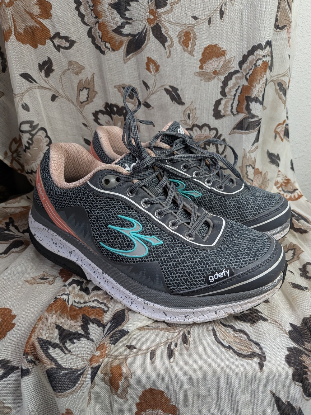 Women's Gray Athletic Walking Shoes with Teal & Blush Accents